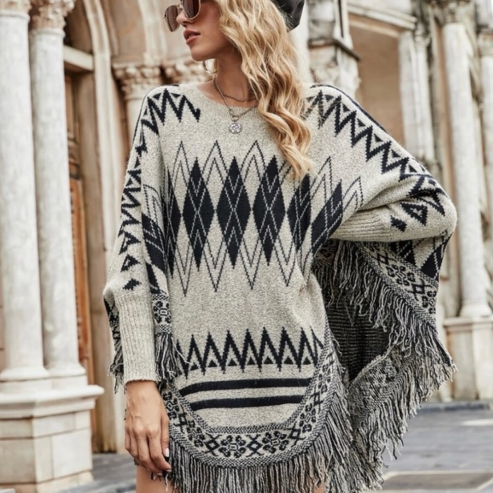 551. Bohemian Multicolor Poncho Aztec fringe - Picture 2 of 3